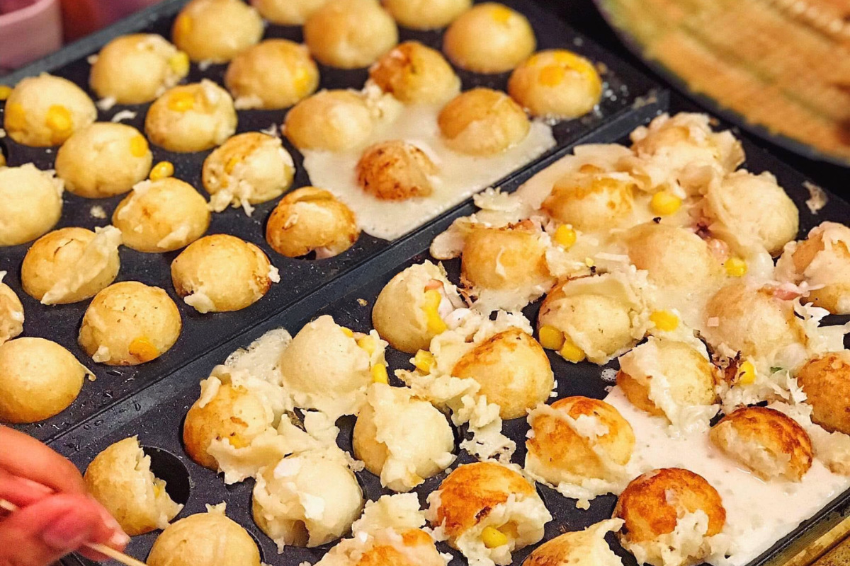 Gợi ý top 5+ món ăn vặt lý tưởng cho khu vui chơi - Takoyaki