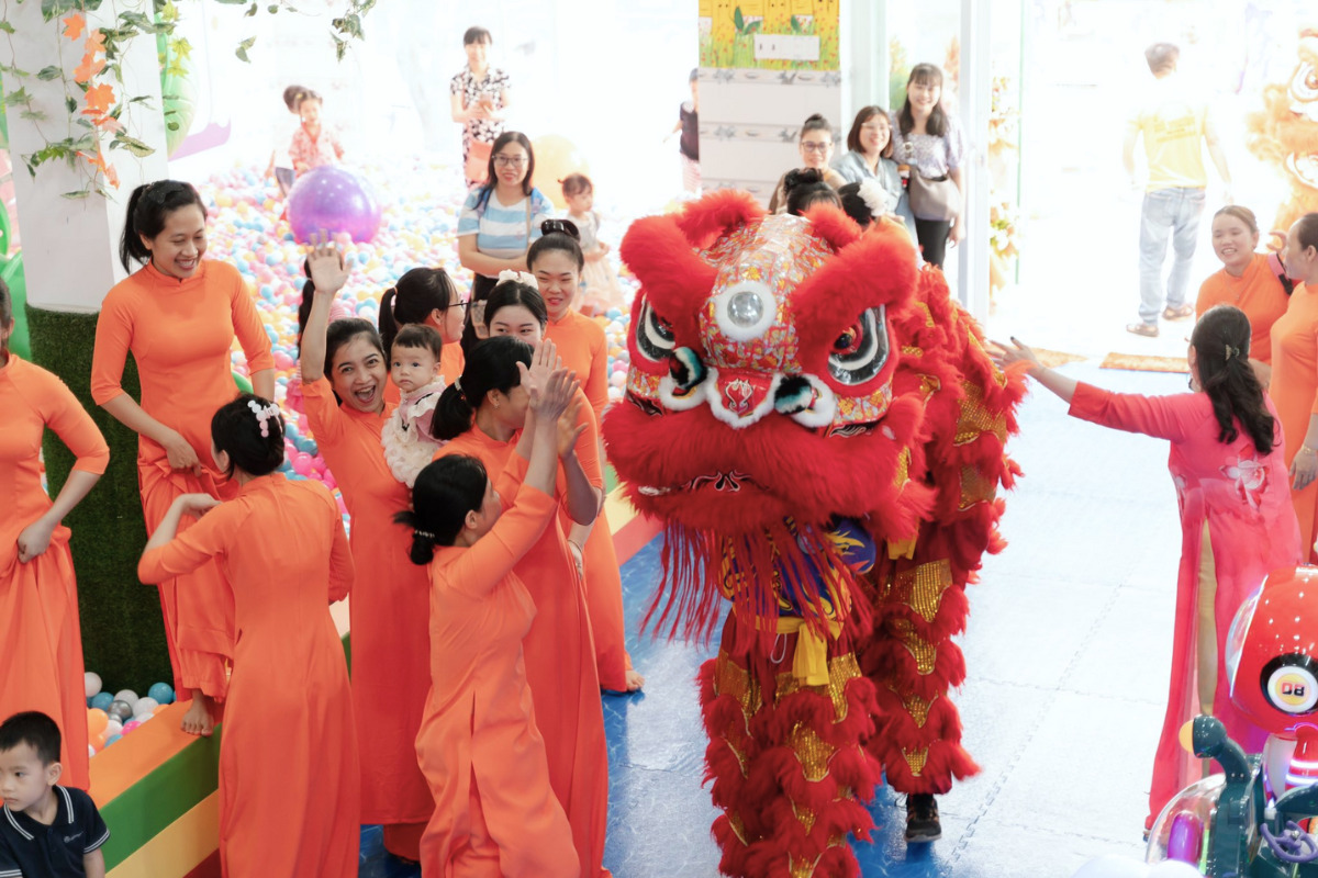 yếu tố cơ sở vật chất và không gian vui chơi là tiêu chí hàng đầu khi lựa chọn trường mầm non