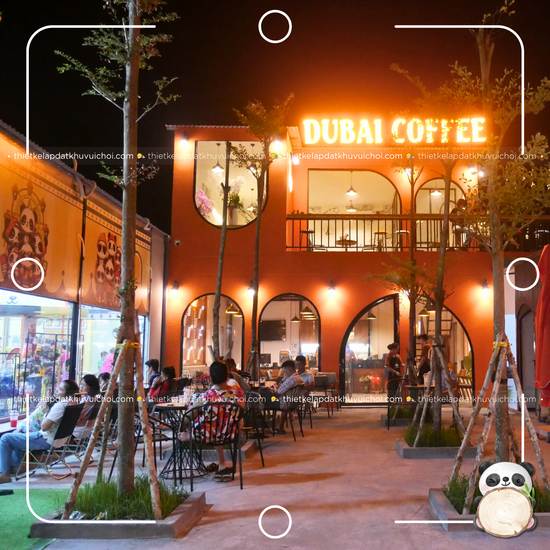 Khu cà phê kế bên khu vui chơi