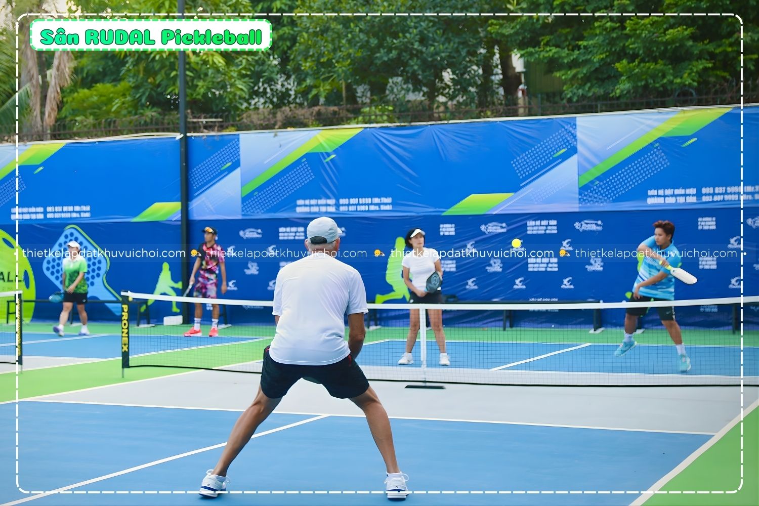 Sân Sân RUDAL Pickleball có quang cảnh rộng rãi và thoáng mát