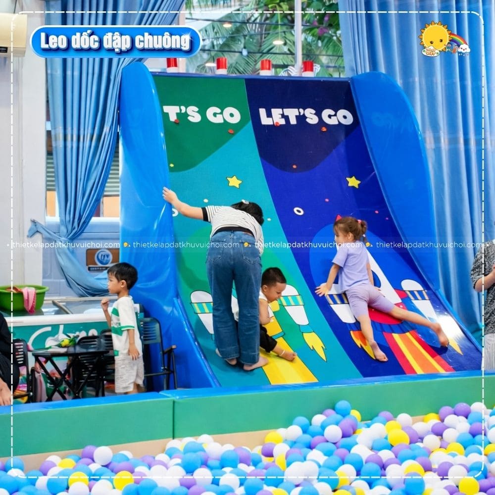 Trải nghiệm cảm giác bứt phá khi chinh phục đỉnh dốc đập chuông tại King Kids.