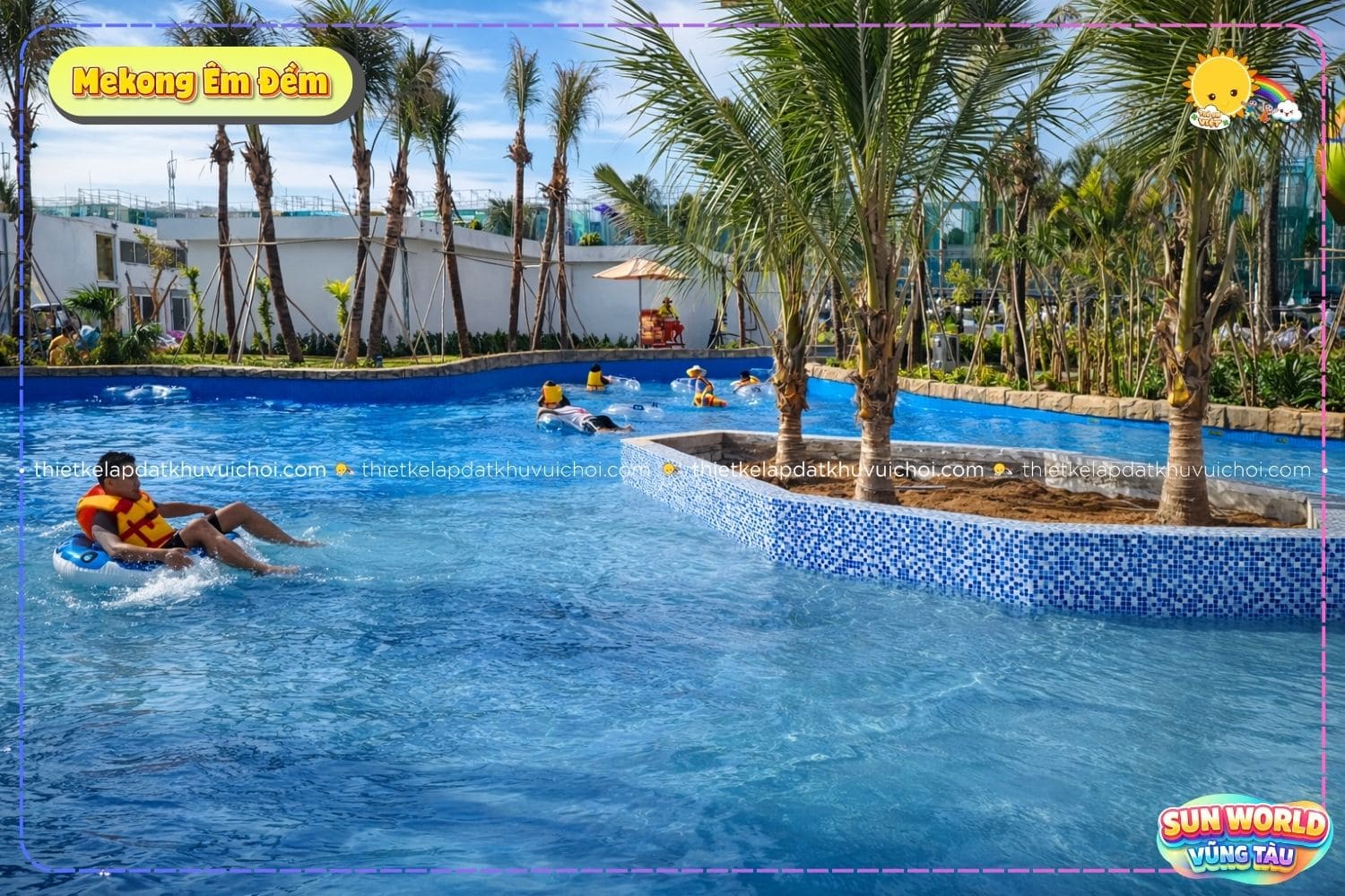 Khách du lịch thư giãn trên phao tại dòng sông lười Mekong Êm Đềm của Sun World Vũng Tàu.